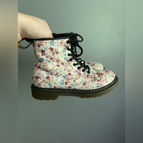 Dr. Martens Delaney Boots Kids Size 3 - Picture 3 of 6
